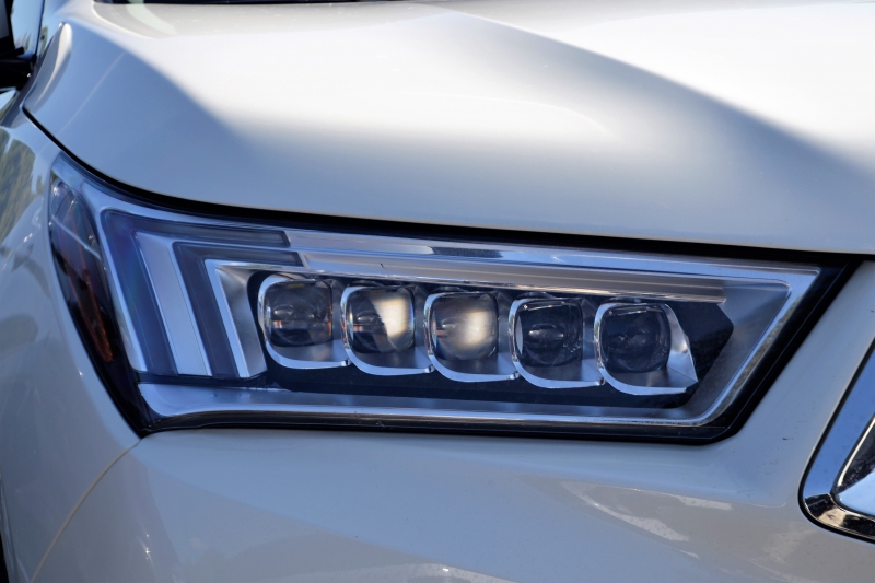 automobile-SIGNES-min_acura-headlamp-2834131